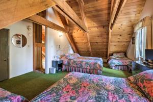Krevet ili kreveti u jedinici u objektu Bear Valley Cabin - Ski to XC Trails!