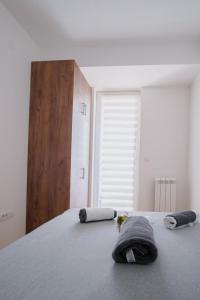 Uma cama ou camas num quarto em Ana Kraljevo
