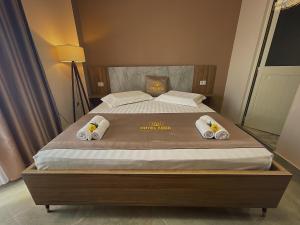 Postelja oz. postelje v sobi nastanitve Hotel Arda Velipoje