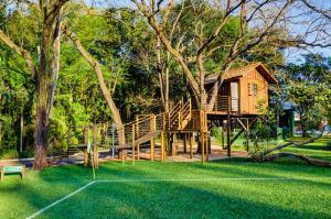 Um jardim em Bourbon Thermas Eco Resort Cataratas do Iguacu