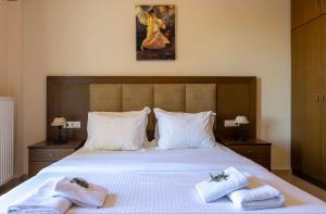Una cama o camas en una habitación de Selini Villas with private pool 10 minutes walking from the beach