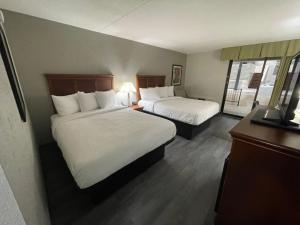 Photo de la galerie de l'établissement Pine Lake Resort and Banquets, à LaPorte 17 autres photos