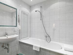 Kúpeľňa v ubytovaní Posthotel Strengen am Arlberg