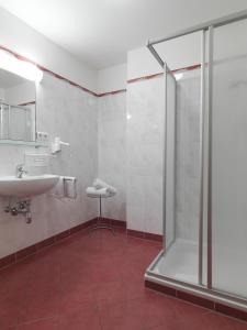 Kúpeľňa v ubytovaní Posthotel Strengen am Arlberg