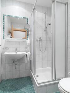 Kúpeľňa v ubytovaní Posthotel Strengen am Arlberg