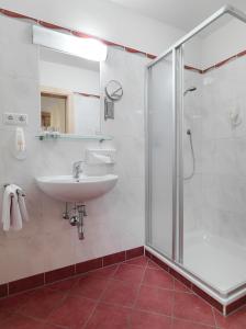 Kúpeľňa v ubytovaní Posthotel Strengen am Arlberg