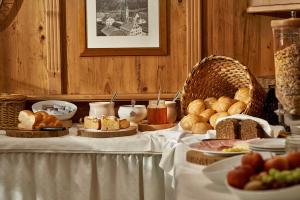 Các lựa chọn bữa sáng cho khách tại Posthotel Strengen am Arlberg