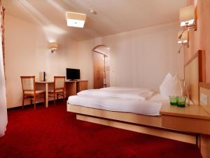 Posteľ alebo postele v izbe v ubytovaní Posthotel Strengen am Arlberg