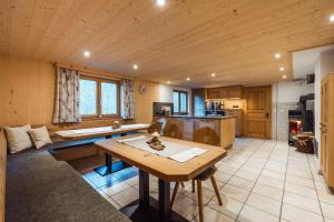 Kuchyňa alebo kuchynka v ubytovaní Ferienhaus Bergfrieden + 11 fotografií