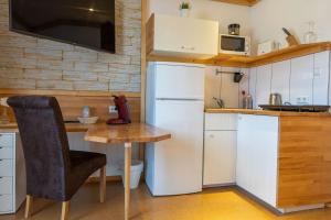 Ett kök eller pentry på Apartmenthaus Erlenbach