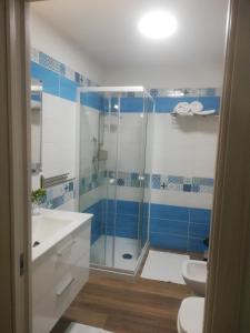 Um banheiro em MareMonti apartments