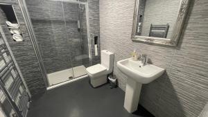 a bathroom with a toilet and a sink and a shower at Hosted By Ryan - 1 Bedroom Apartment in Liverpool