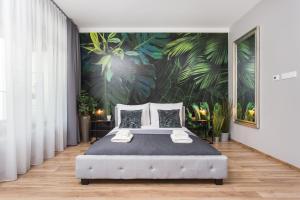 Posteľ alebo postele v izbe v ubytovaní InPoint Central Suites with Parking Available