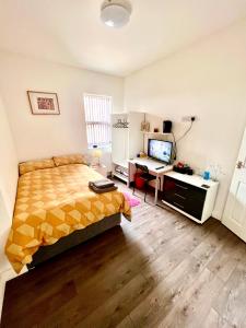 Postel nebo postele na pokoji v ubytování Deluxe En-suite room in CV1