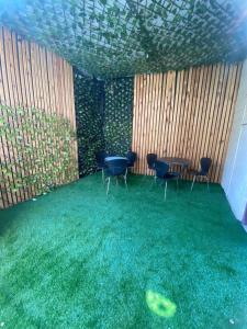 a room with a table and chairs and green grass at רויאל חדרי אירוח - באר שבע - Royal in Beer Sheva