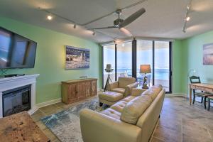 Posezení v ubytování Gulf View Destin Condo with Resort Pool and Spa!