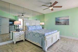 Postel nebo postele na pokoji v ubytování Gulf View Destin Condo with Resort Pool and Spa!