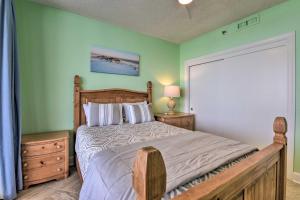 Postel nebo postele na pokoji v ubytování Gulf View Destin Condo with Resort Pool and Spa!
