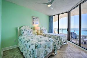 Postel nebo postele na pokoji v ubytování Gulf View Destin Condo with Resort Pool and Spa!