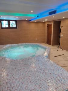 a jacuzzi tub in a large room with at Zlatibor apartman Trifunovic Luxury&Spa in Zlatibor