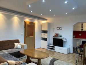 Una cocina o cocineta en Apartmani Piramida Mjeseca i Sunca