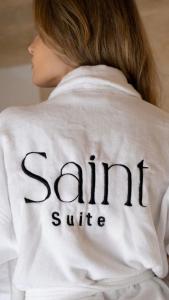 The Saint stays的证书、奖牌、标识或其他文件