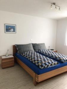 En eller flere senge i et værelse på Ferienhaus zum Regenbogen in Ermatingen