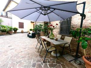 A patio or other outdoor area at Casa Lazzaro al centro di Siena