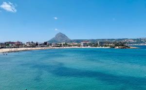 a view of a beach with a mountain in the background at MiMar Jávea in Jávea