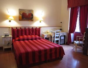Postel nebo postele na pokoji v ubytování Hotel Moderne Et Pigeon