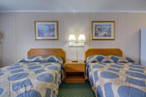 a hotel room with two beds and two lamps at Sahara Motel in Ocean City