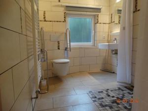 Koupelna v ubytování Ferienhaus Elli Landkreis Cuxhaven auch für Reisen mit Handicap geeignet
