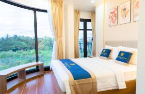 Kama o mga kama sa kuwarto sa SUNRISE Hotel Bạc Liêu
