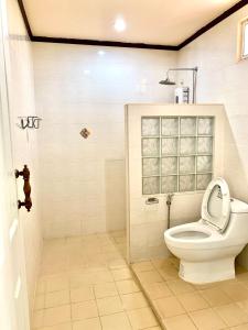 Koupelna v ubytování Suanpai Resort Sattahip