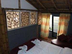 A bed or beds in a room at Cabañas el Mirador Boqueron