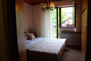 Un pat sau paturi într-o cameră la Holiday house with a parking space Sunger, Gorski kotar - 20655