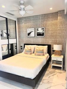 Postel nebo postele na pokoji v ubytování Condo 2 beds apartment Cana Rock, pool, private jacuzzi and beach
