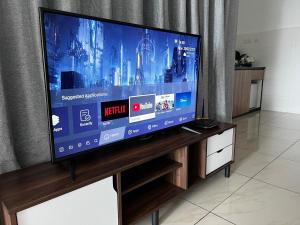 TV a/nebo společenská místnost v ubytování ITCC Manhattan Suites by PRIME