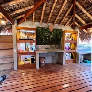 a room with a desk in a house at Casa Villa Alive - Vichayito Sur, Los Organos Talara in San Martín