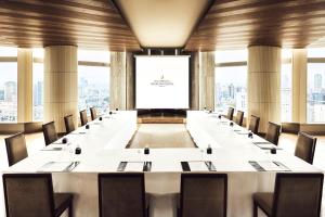 אזור העסקים ו/או חדר הישיבות ב-The Strings by InterContinental, Tokyo by IHG