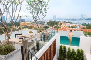 Balkoni atau teres di GLOW PARK HOTEL Grand Royal Palace