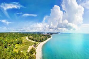 - une vue aérienne sur la plage et l'océan dans l'établissement Desaru Johor by Glex, à Desaru