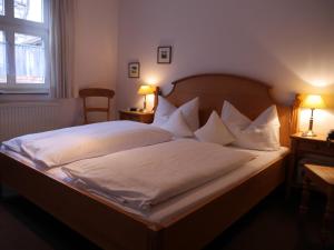 
Ein Bett oder Betten in einem Zimmer der Unterkunft Dinkelsbühler Kunst-Stuben
