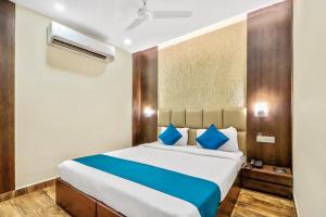 Ένα ή περισσότερα κρεβάτια σε δωμάτιο στο Super Hotel O Park Circus Near Birla Mandir +37 φωτογραφίες