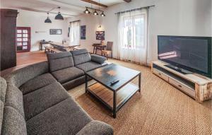 a living room with a couch and a flat screen tv at Lovely Home In Laurens in Laurens