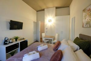TV a/nebo společenská místnost v ubytování Verona Suites and Rooms
