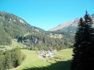 Fotografie z fotogalerie ubytování Sunny, rustical 5 room cottage in Valposchiavo v destinaci Poschiavo