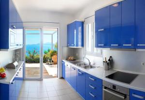 Kuchyňa alebo kuchynka v ubytovaní Corfu Luxury Villas