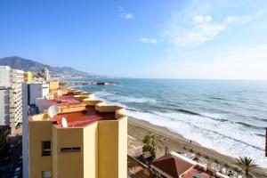 een uitzicht op het strand vanuit een gebouw bij Sea & Mountain, front line, 1 min to beach by 10ToSea in Fuengirola