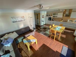 Küche/Küchenzeile in der Unterkunft Haus Putbus in Altefähr - WG 3 mit Panoramablick
